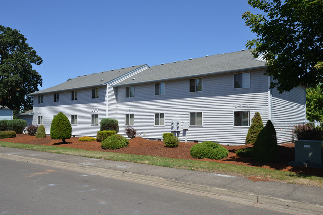 Oakview Apartments in Junction City, OR - Foto de edificio - Building Photo