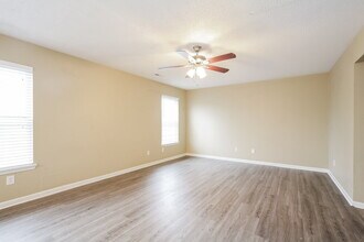 468 Brookstone Dr in Greenfield, IN - Foto de edificio - Building Photo