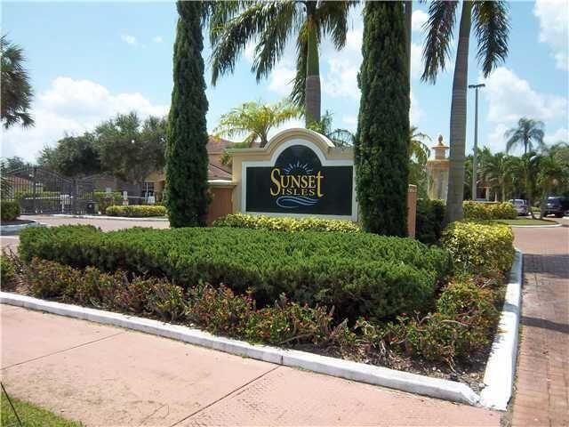 10324 Fox Trail Rd S in Royal Palm Beach, FL - Building Photo