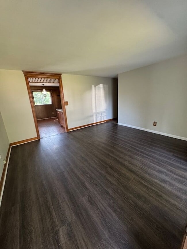 8314 Sunny Ln in Fort Wayne, IN - Building Photo - Building Photo