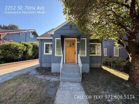 2252 SE 70th Ave in Portland, OR - Building Photo