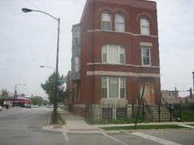 2756 W Monroe St Apartments