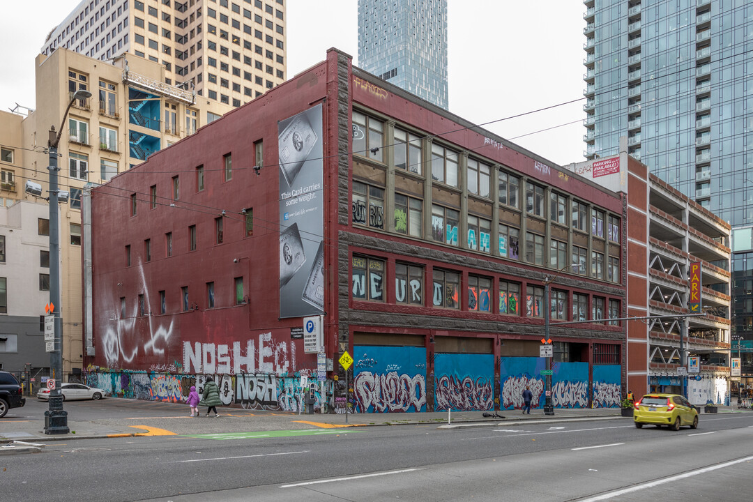 Pike Towers in Seattle, WA - Building Photo