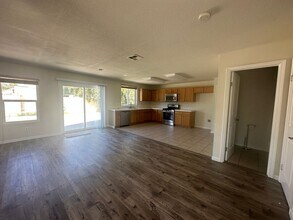 1227 Kingfisher Dr in Patterson, CA - Building Photo - Building Photo