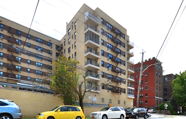 1100 Warburton Ave in Yonkers, NY - Building Photo - Building Photo