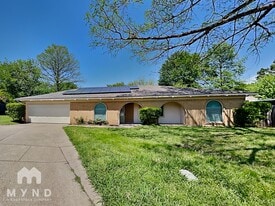 2015 Arborcrest Dr in Arlington, TX - Building Photo