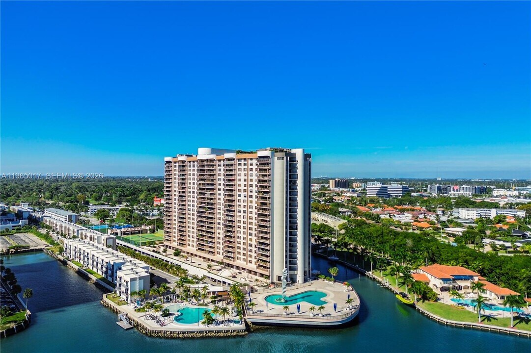 1800 NE 114th St, Unit 1004 in Miami, FL - Building Photo