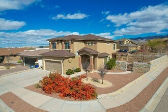 7201 Camino Del Sol Dr in El Paso, TX - Building Photo - Building Photo