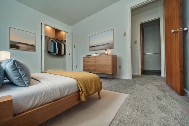 Slate Creek Apartments & Townhomes in Greensburg, PA - Building Photo - Building Photo