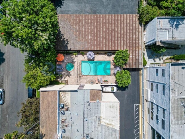 5257 Radford Ave in Los Angeles, CA - Foto de edificio - Building Photo