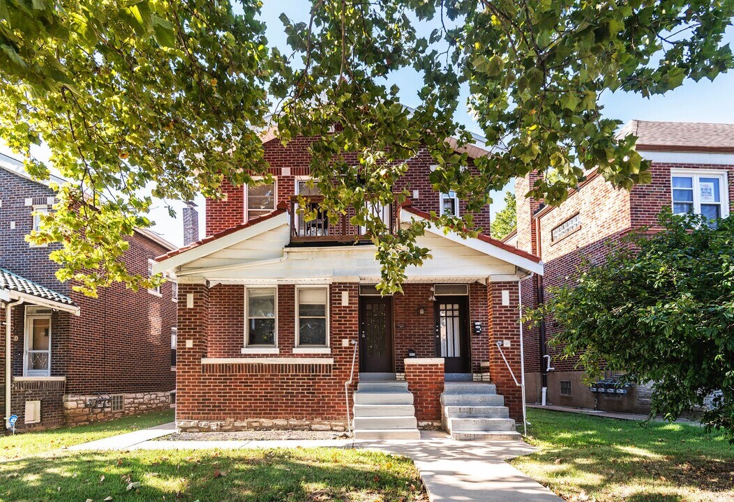 4926 Winona Ave in St. Louis, MO - Building Photo