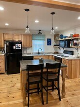 12 Maple St, Unit A in Dover, NH - Building Photo - Building Photo
