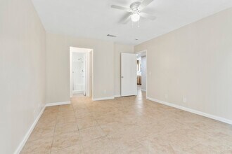 1992 W Oakland Ave in Hemet, CA - Building Photo - Building Photo