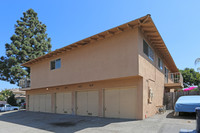 16931 Gothard St in Huntington Beach, CA - Foto de edificio - Building Photo