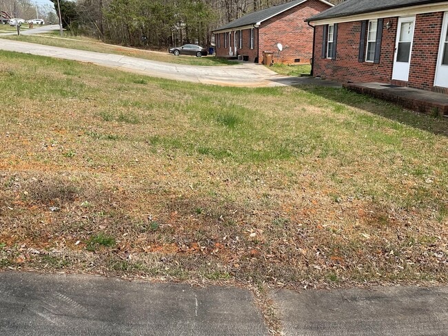 382 TURNER St in Lincolnton, NC - Building Photo - Building Photo