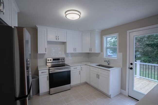 160 Central Ave in West Haven, CT - Building Photo - Building Photo
