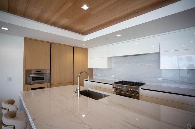 110 22nd St in Newport Beach, CA - Building Photo - Building Photo