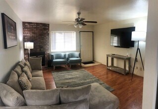 Legacy Townhome - Spacious Townhomes in Chico, CA - Foto de edificio - Interior Photo