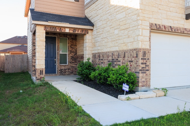 1922 Brandywine Dr in New Braunfels, TX - Foto de edificio - Building Photo