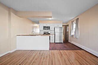 560-562 37th Ave NE in Minneapolis, MN - Building Photo - Building Photo