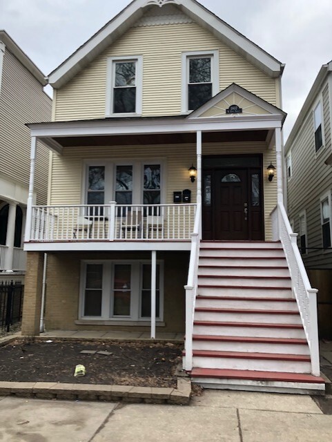 1807 W Eddy St, Unit 2 Bedroom with Den in Chicago, IL - Foto de edificio