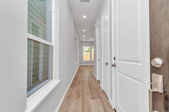 2357 Hoskins Dr in Houston, TX - Building Photo - Building Photo