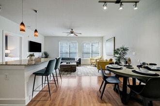 Us Bayou Park in Houston, TX - Foto de edificio - Building Photo