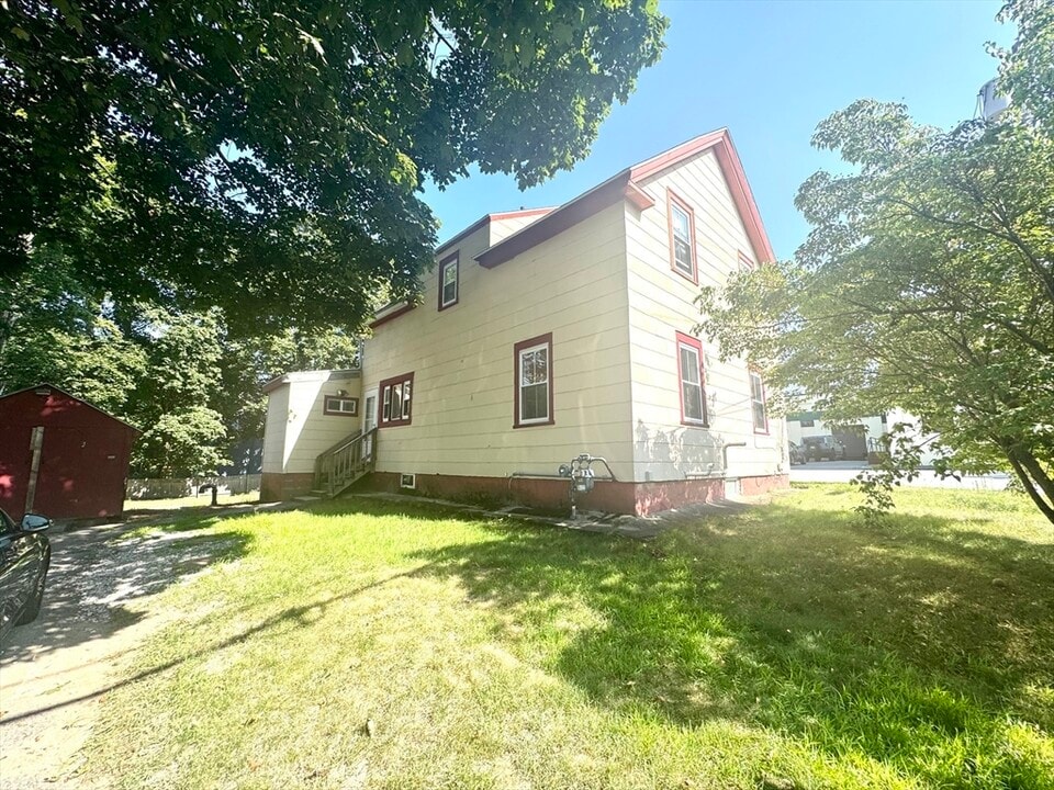 9 Shirley St in Ayer, MA - Building Photo