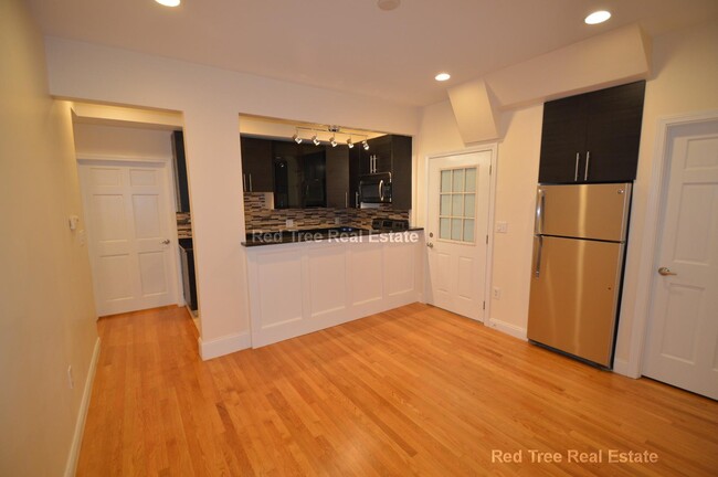 1803 Beacon St, Unit 3 in Brookline, MA - Building Photo - Building Photo