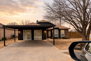 402 Hyden Ave in Lubbock, TX - Building Photo