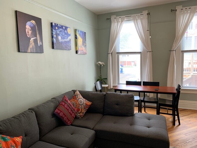 3015 N Clifton Ave, Unit #1R in Chicago, IL - Building Photo - Building Photo