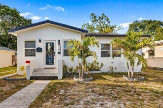 218 SW 7th St in Dania Beach, FL - Building Photo - Building Photo
