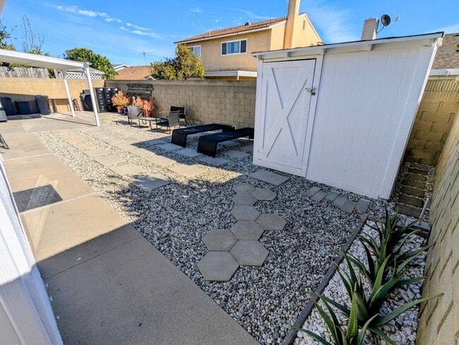 23324 Maltby Pl in Los Angeles, CA - Building Photo - Building Photo