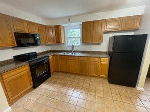 264 Lutz Rd, Unit C in Zelienople, PA - Building Photo - Building Photo