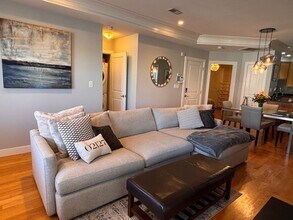 178 Dorchester St, Unit 2 in Boston, MA - Foto de edificio - Building Photo