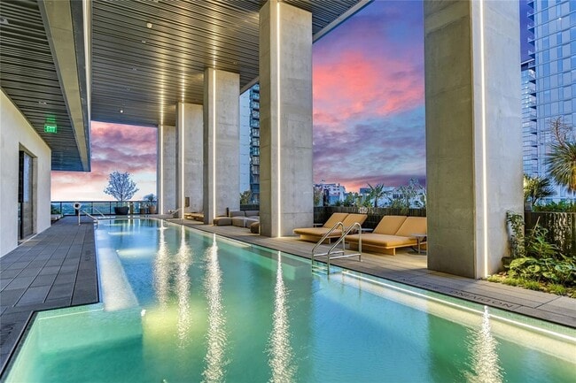 610 Davis St, Unit 3101 in Austin, TX - Foto de edificio - Building Photo