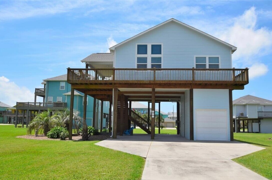 971 Kent Dr in Port Bolivar, TX - Building Photo