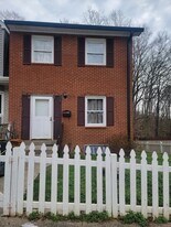 14835 Anderson Ct in Woodbridge, VA - Building Photo