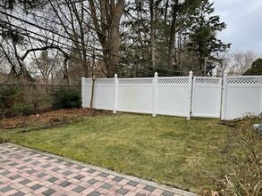 20 McNulty St in Dix Hills, NY - Building Photo - Building Photo