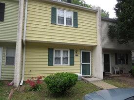 1113 Old Denbigh Blvd in Newport News, VA - Building Photo