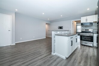 3 Harbor Ln in New Rochelle, NY - Building Photo - Building Photo