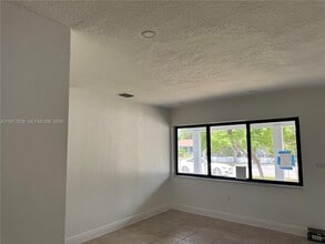 950 E 2nd St in Hialeah, FL - Building Photo - Building Photo