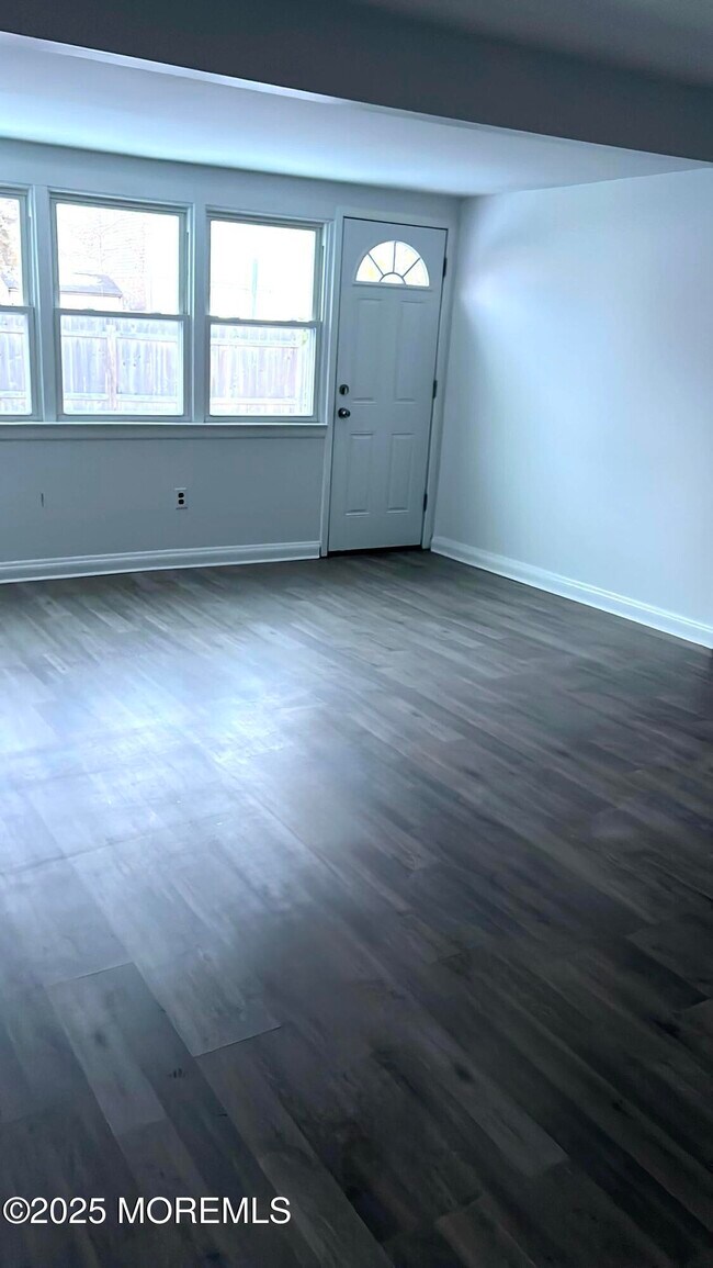 439 Mantoloking Rd in Brick, NJ - Building Photo - Building Photo