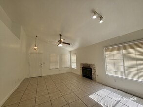 1201 Olvera Way in Las Vegas, NV - Foto de edificio - Building Photo