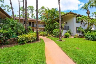 1765 Courtyard Way in Naples, FL - Building Photo