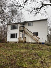 1562 Mac Dr, Unit 2 in Stow, OH - Foto de edificio - Building Photo