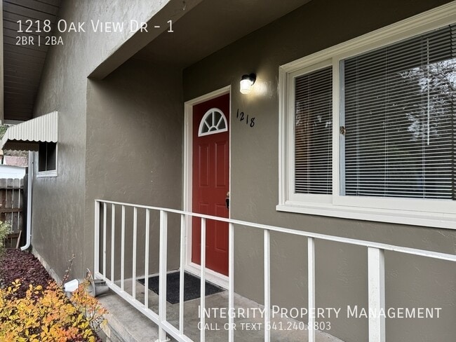 1218 Oak View Dr in Grants Pass, OR - Building Photo - Building Photo