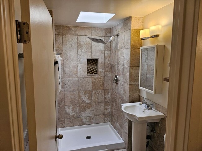 20624 Kittridge St in Winnetka, CA - Building Photo - Building Photo