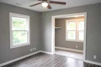 2222 S Santa Fe St in Wichita, KS - Foto de edificio - Building Photo