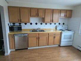 29 Woodbine St, Unit 12 in Pawtucket, RI - Building Photo